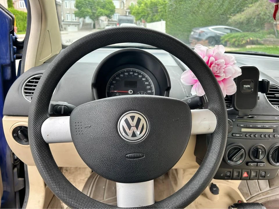 2008 Volkswagen New Beetle - Image 10 of 12