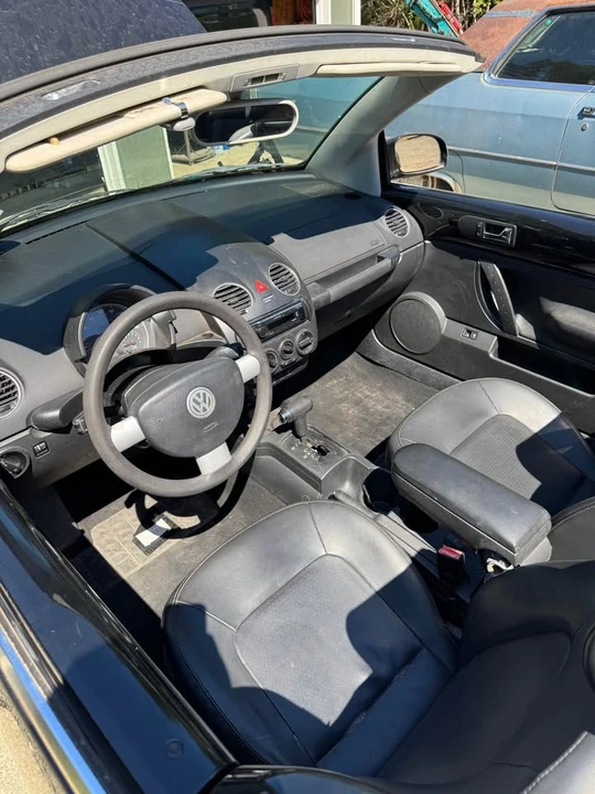 2008 Volkswagen New Beetle - Image 9 of 16