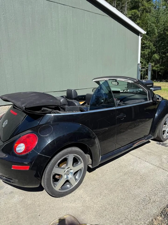 2008 Volkswagen New Beetle - Image 2 of 16
