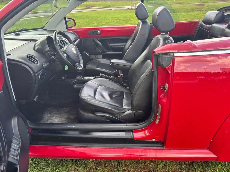 2008 Volkswagen New Beetle - Image 12 of 16