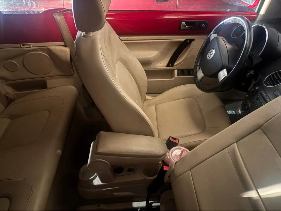 2008 Volkswagen New Beetle - Image 2 of 5