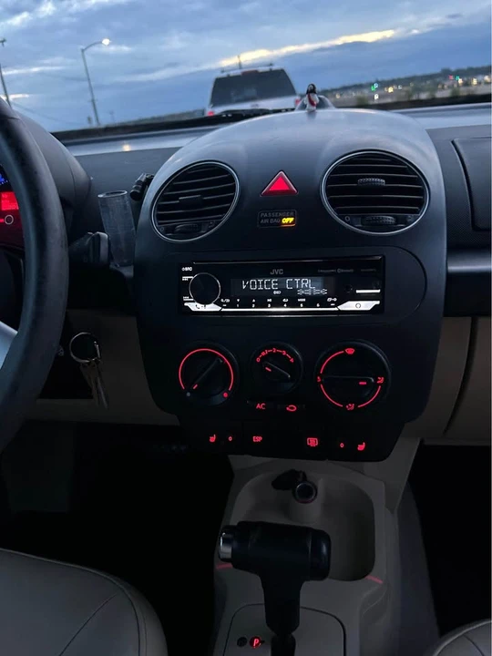 2008 Volkswagen New Beetle - Image 16 of 18