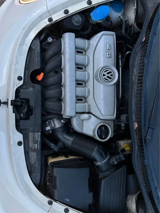 2008 Volkswagen New Beetle - Image 2 of 18