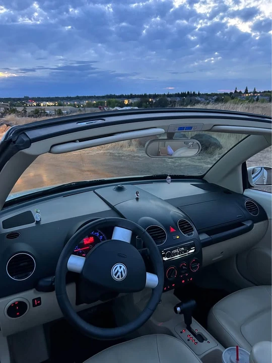2008 Volkswagen New Beetle - Image 17 of 18