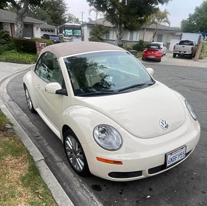 2008 Volkswagen New Beetle - Image 4 of 5