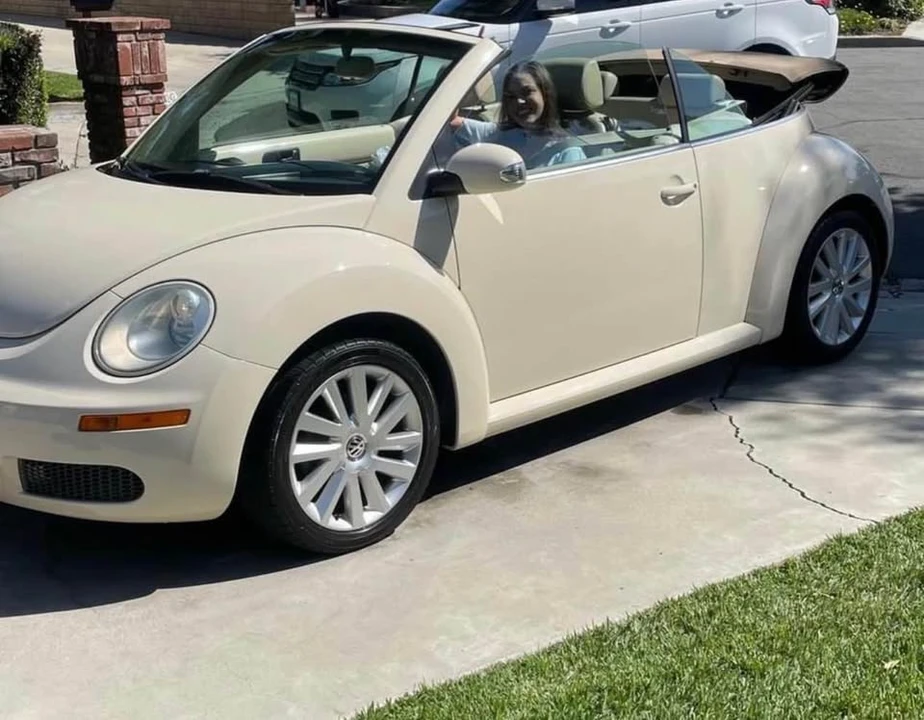 2008 Volkswagen New Beetle - Image 2 of 5