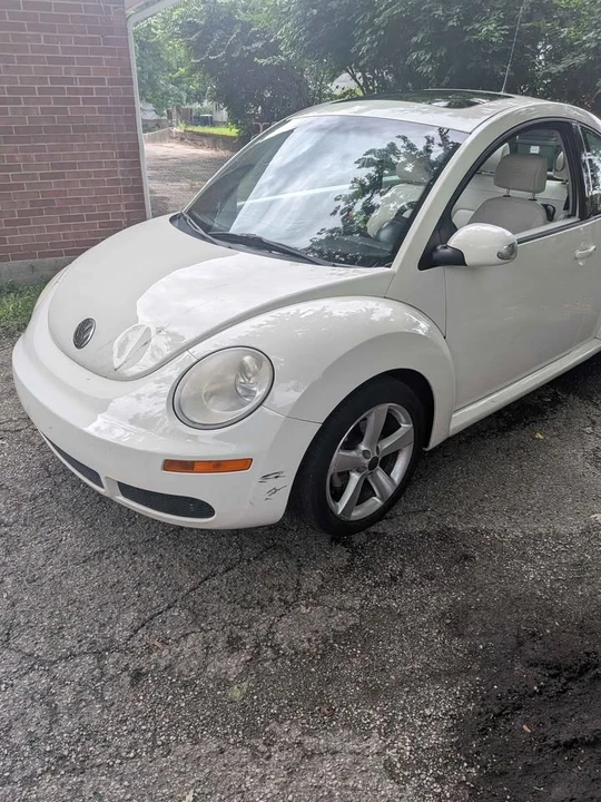 2008 Volkswagen New Beetle - Image 2 of 9