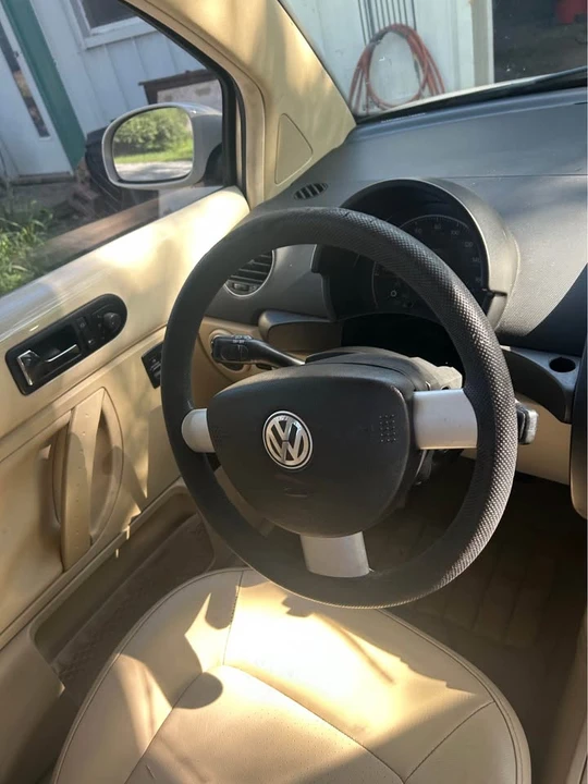 2008 Volkswagen New Beetle - Image 2 of 15