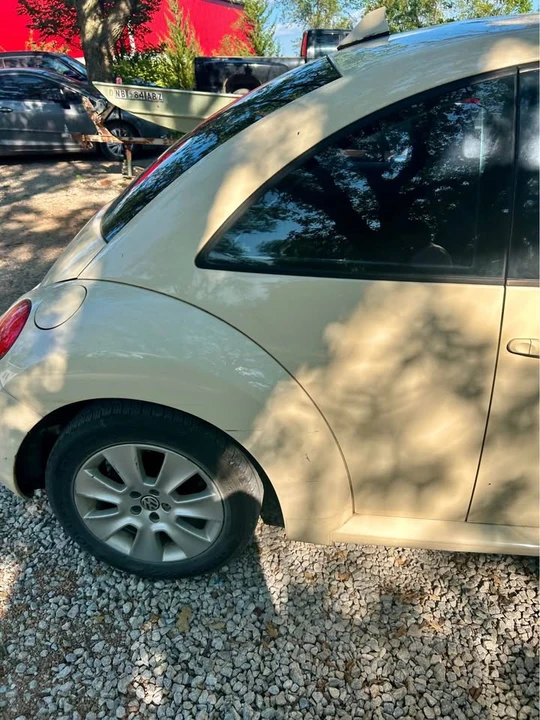 2008 Volkswagen New Beetle - Image 9 of 14