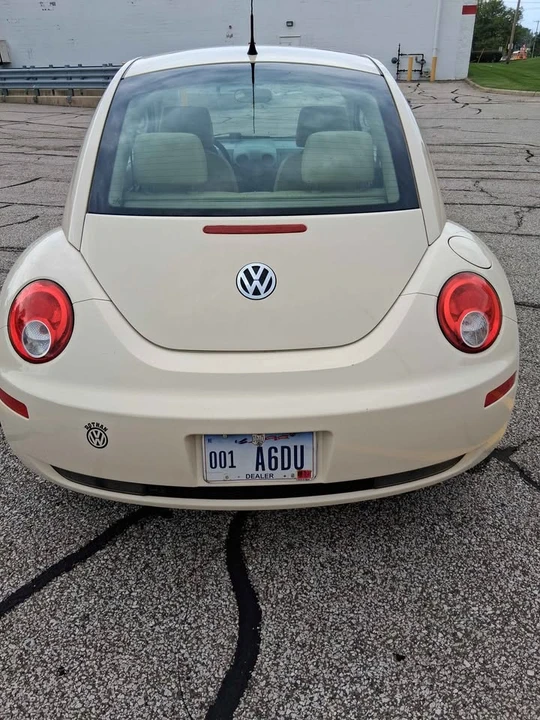 2008 Volkswagen New Beetle - Image 10 of 12