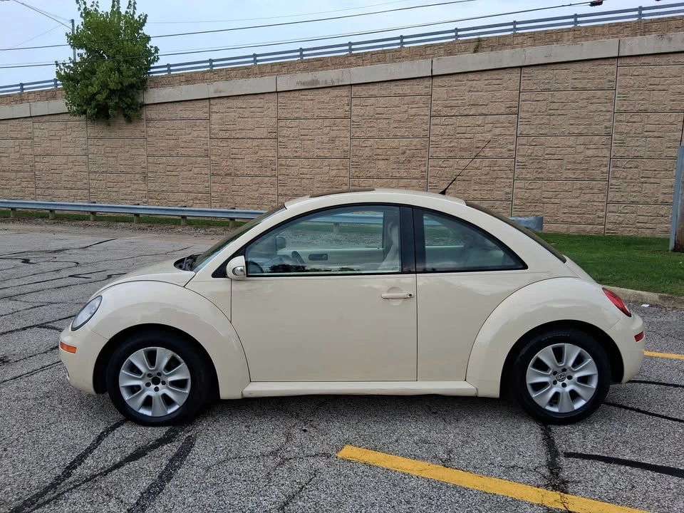 2008 Volkswagen New Beetle - Image 2 of 12