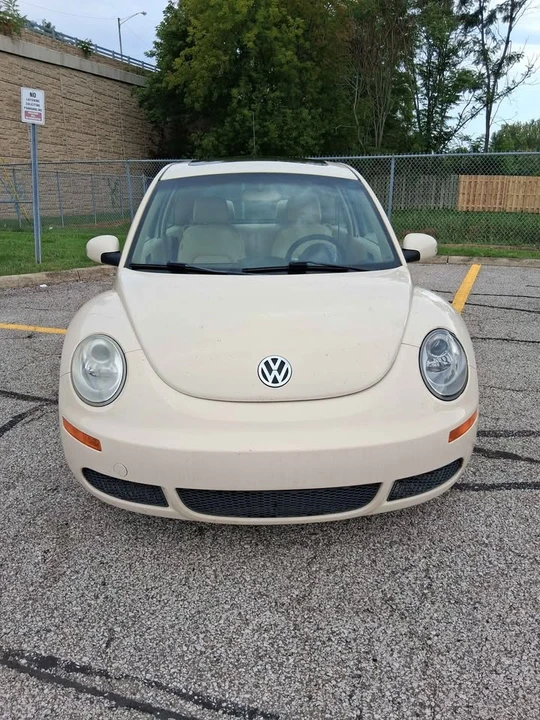 2008 Volkswagen New Beetle - Image 9 of 12