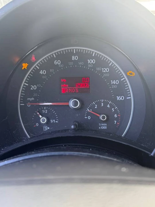 2008 Volkswagen New Beetle - Image 10 of 12