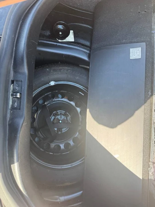 2008 Volkswagen New Beetle - Image 11 of 12
