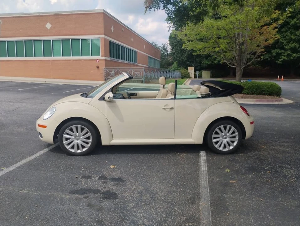 2008 Volkswagen New Beetle - Image 2 of 5