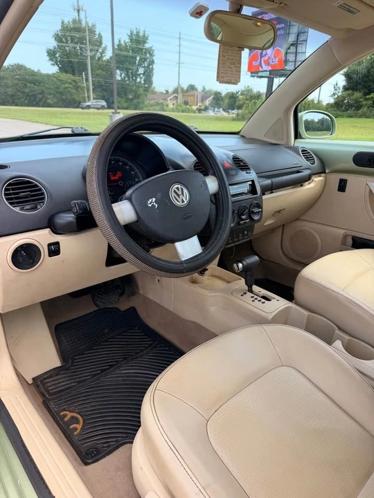 2008 Volkswagen New Beetle - Image 10 of 15