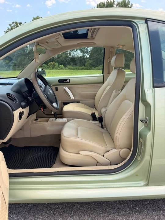 2008 Volkswagen New Beetle - Image 9 of 15