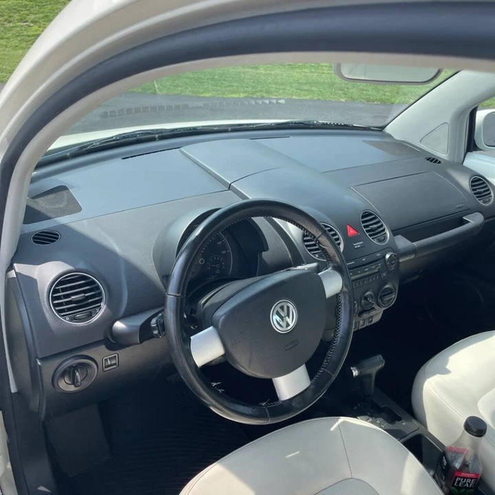 2008 Volkswagen New Beetle - Image 14 of 17