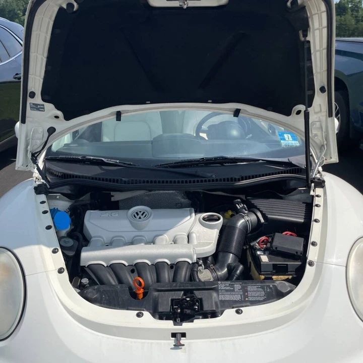 2008 Volkswagen New Beetle - Image 10 of 17