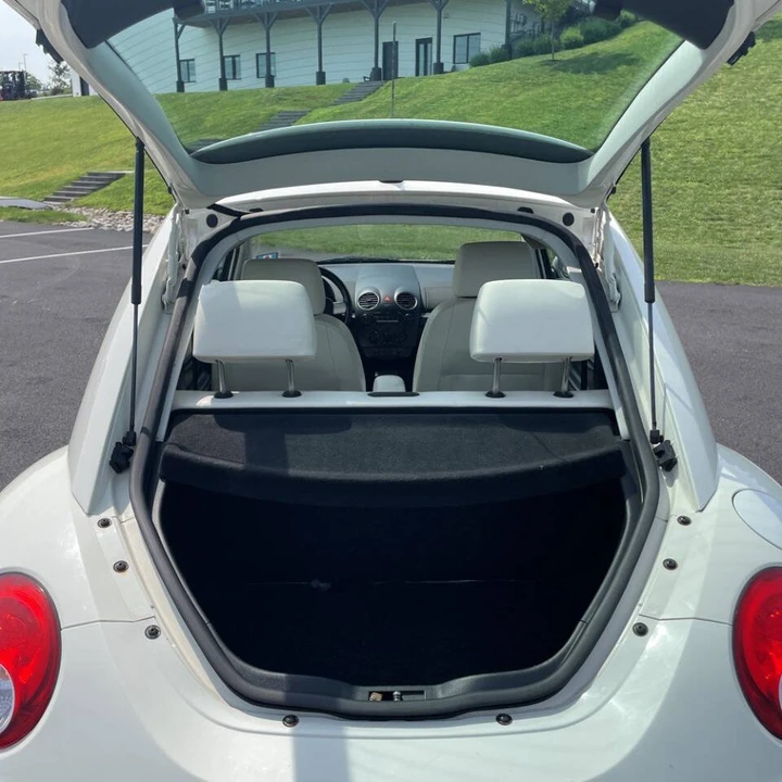 2008 Volkswagen New Beetle - Image 8 of 17