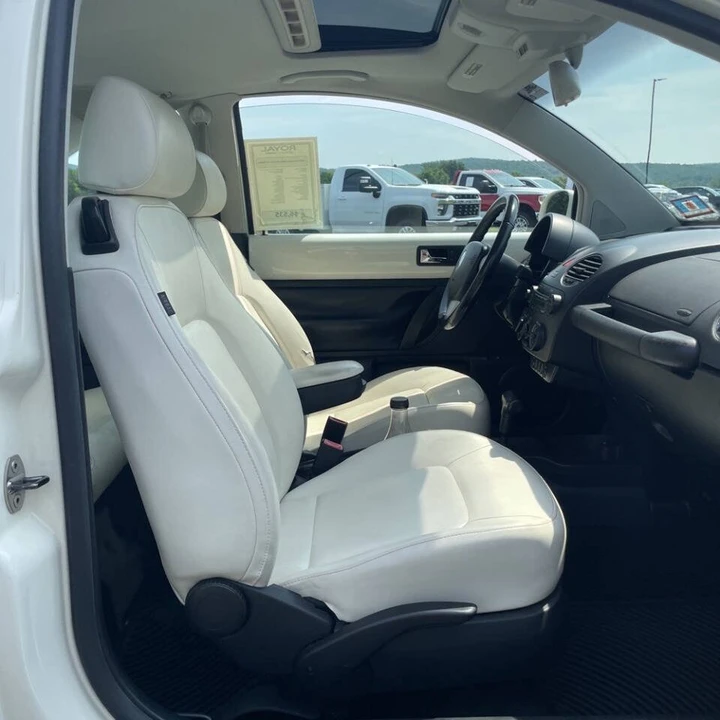 2008 Volkswagen New Beetle - Image 11 of 17
