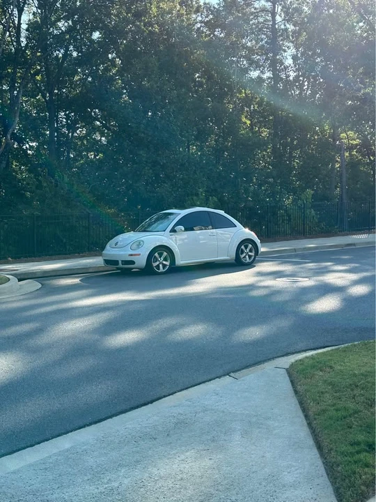 2008 Volkswagen New Beetle - Image 2 of 7
