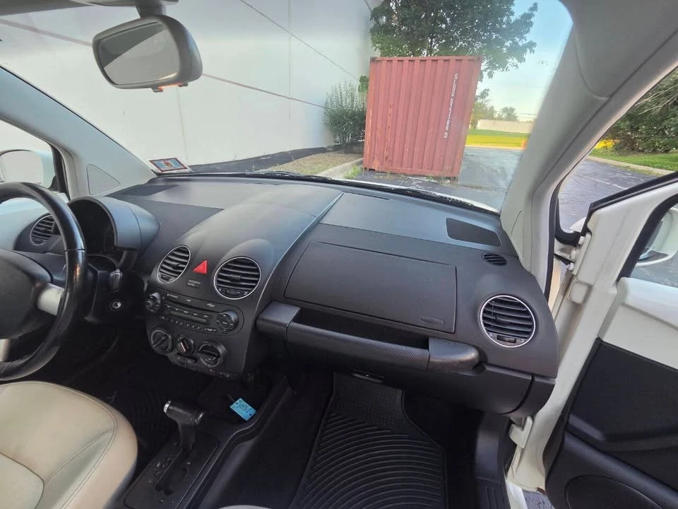 2008 Volkswagen New Beetle - Image 9 of 20