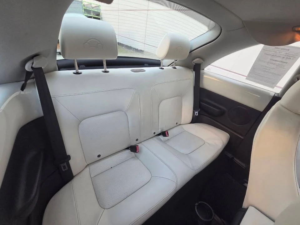 2008 Volkswagen New Beetle - Image 10 of 20