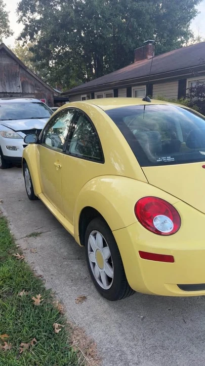 2008 Volkswagen New Beetle - Image 4 of 6