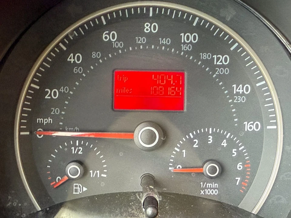 2008 Volkswagen New Beetle - Image 9 of 12