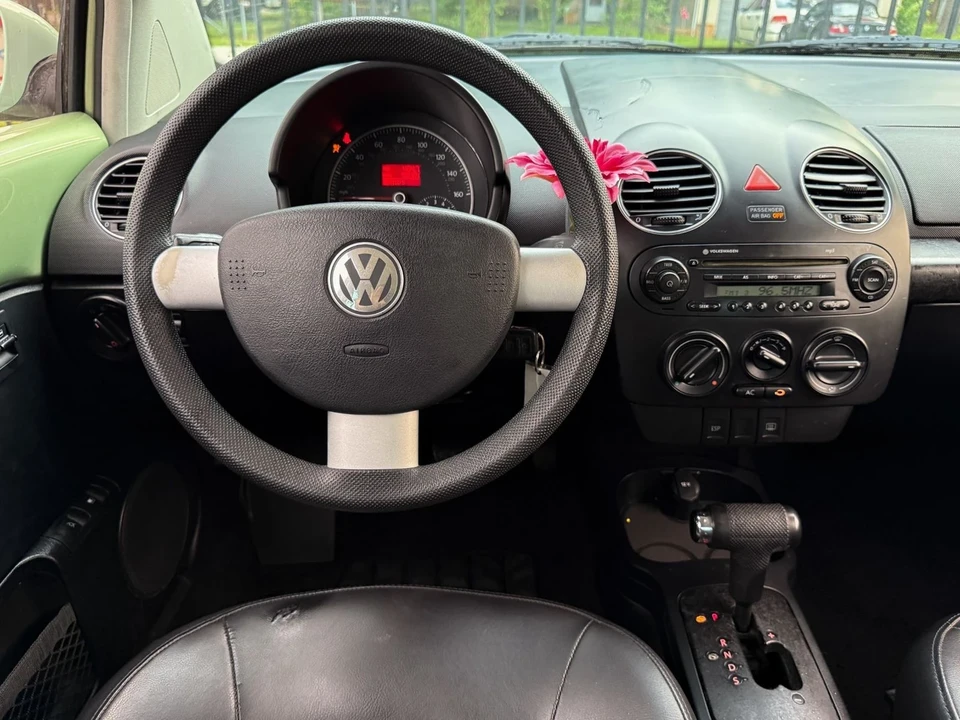 2008 Volkswagen New Beetle - Image 10 of 12