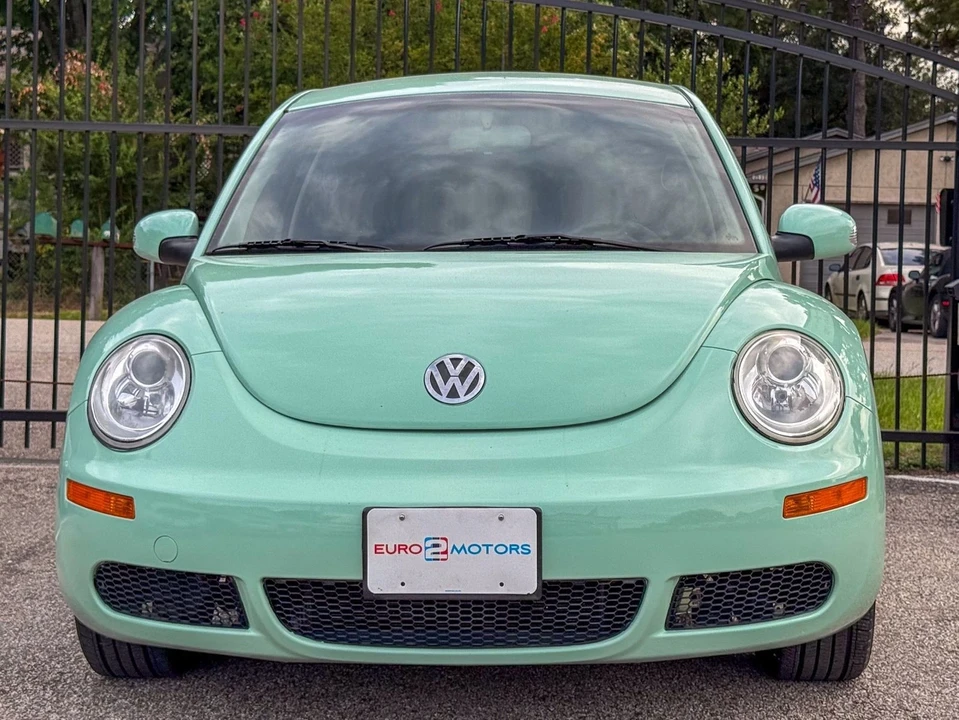 2008 Volkswagen New Beetle - Image 2 of 12