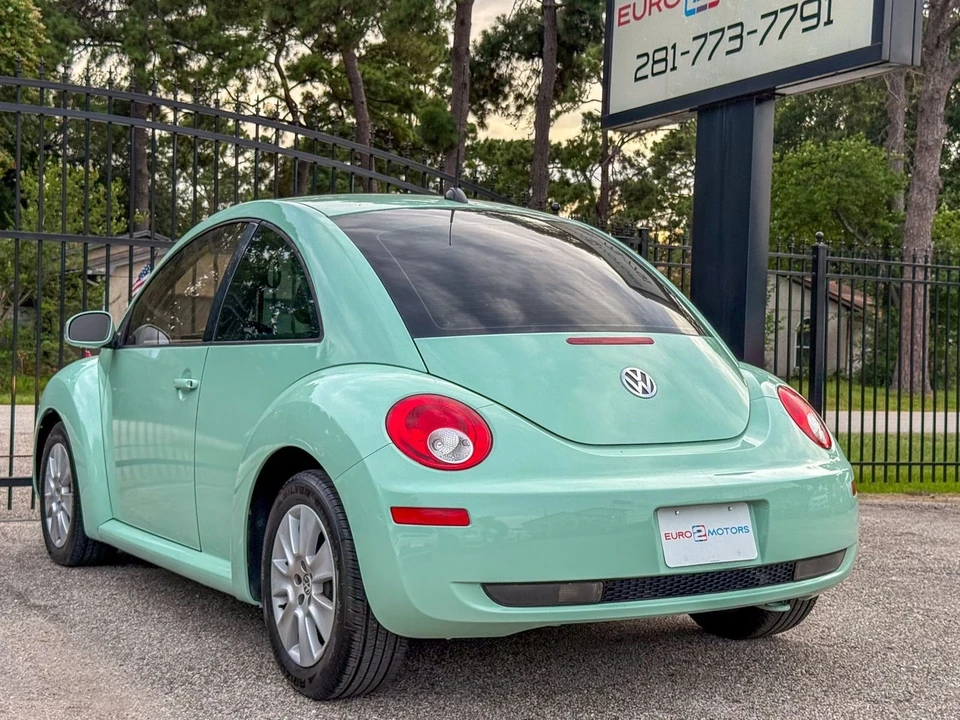 2008 Volkswagen New Beetle - Image 5 of 12