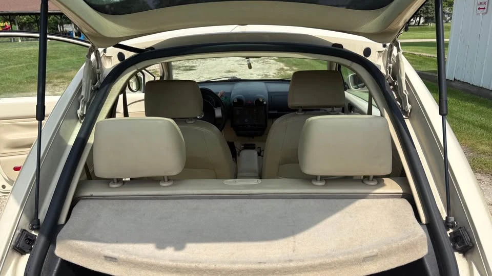 2008 Volkswagen New Beetle - Image 9 of 11
