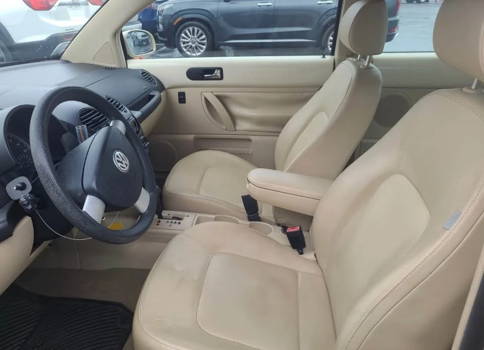 2008 Volkswagen New Beetle - Image 8 of 9