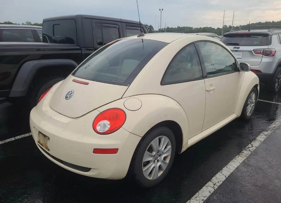 2008 Volkswagen New Beetle - Image 4 of 9
