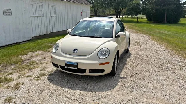 2008 Volkswagen New Beetle S Hatchback 2D
