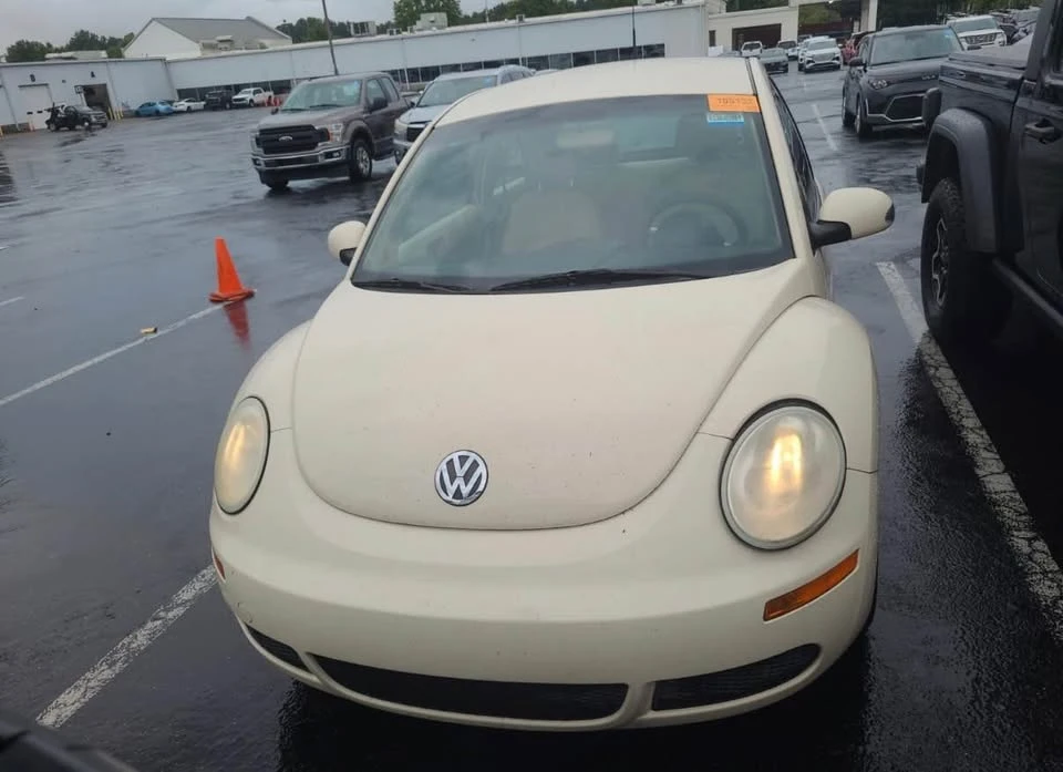 2008 Volkswagen New Beetle - Image 6 of 9