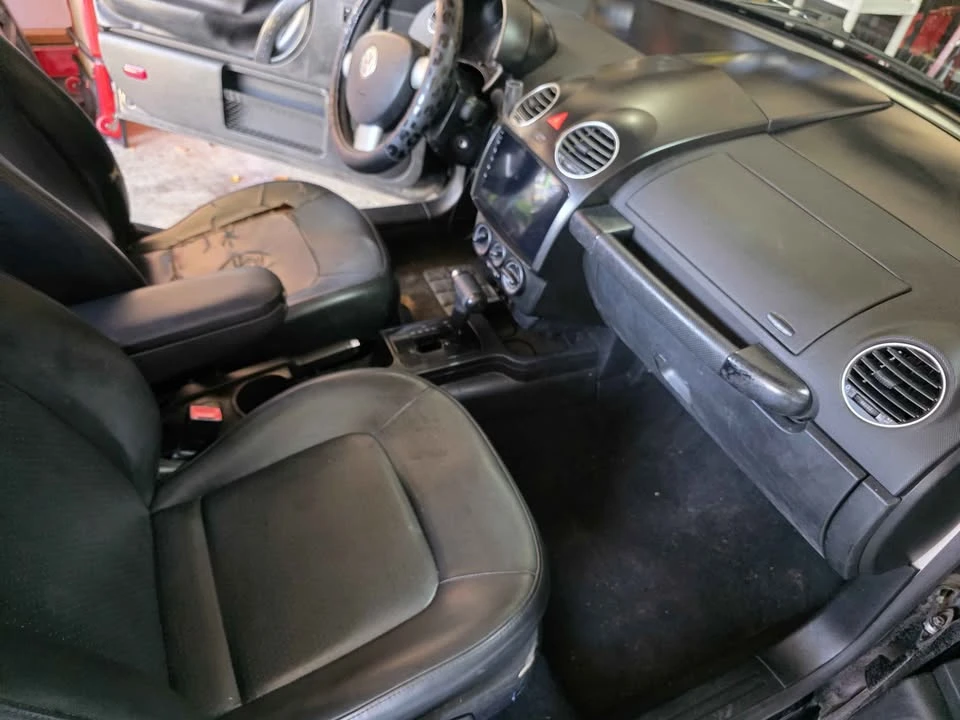 2008 Volkswagen New Beetle - Image 9 of 13