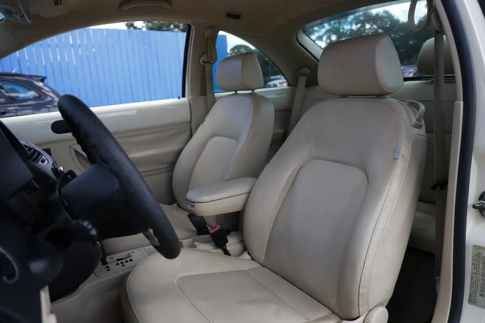 2008 Volkswagen New Beetle - Image 10 of 12
