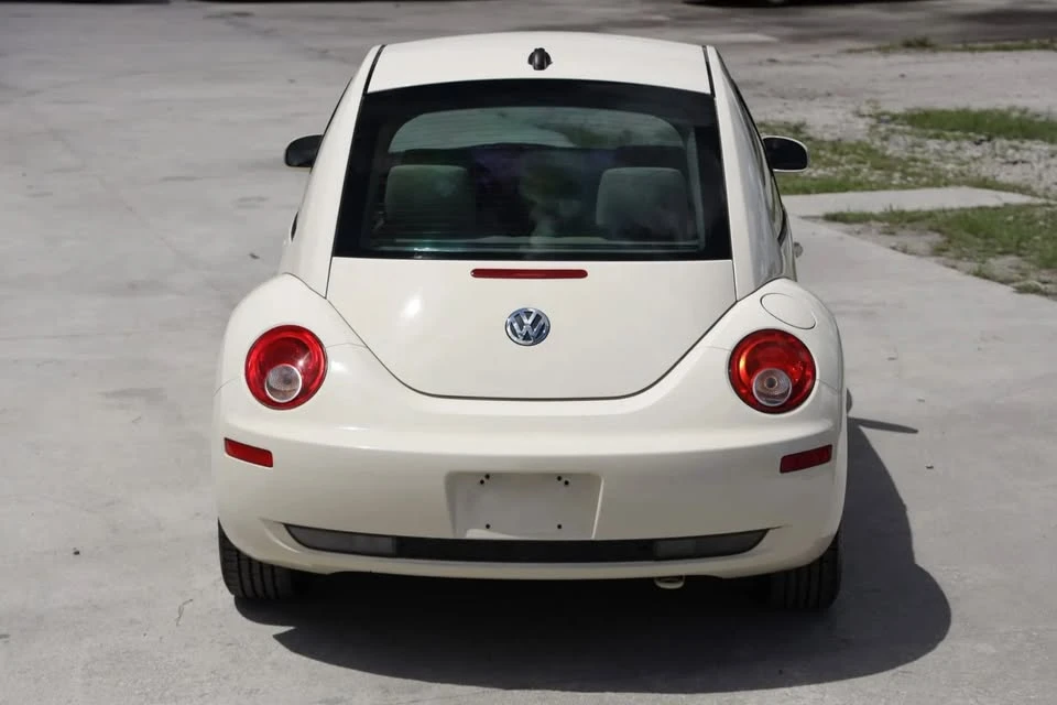 2008 Volkswagen New Beetle - Image 5 of 12