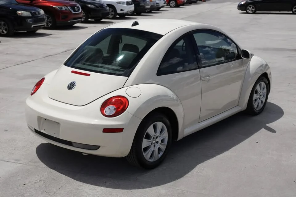 2008 Volkswagen New Beetle - Image 4 of 12
