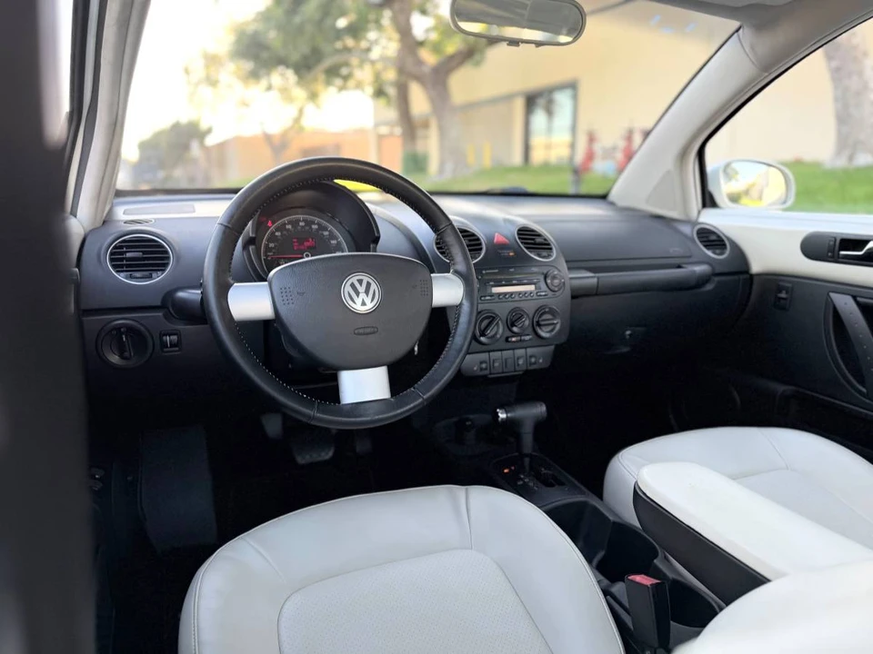 2008 Volkswagen New Beetle - Image 9 of 20
