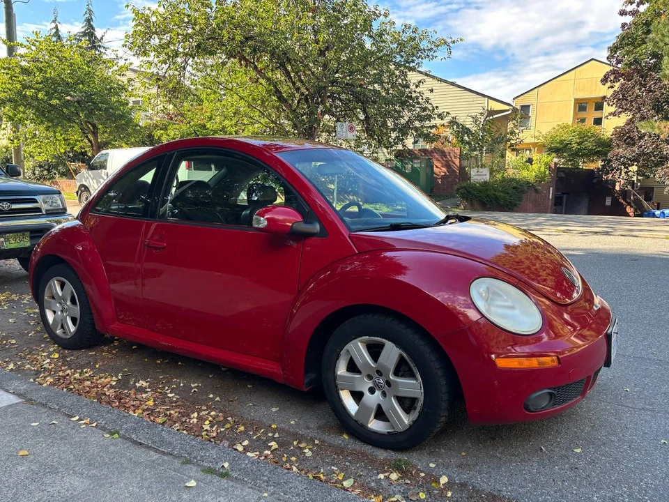 2008 Volkswagen New Beetle - Image 2 of 3