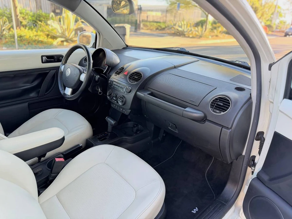 2008 Volkswagen New Beetle - Image 13 of 20