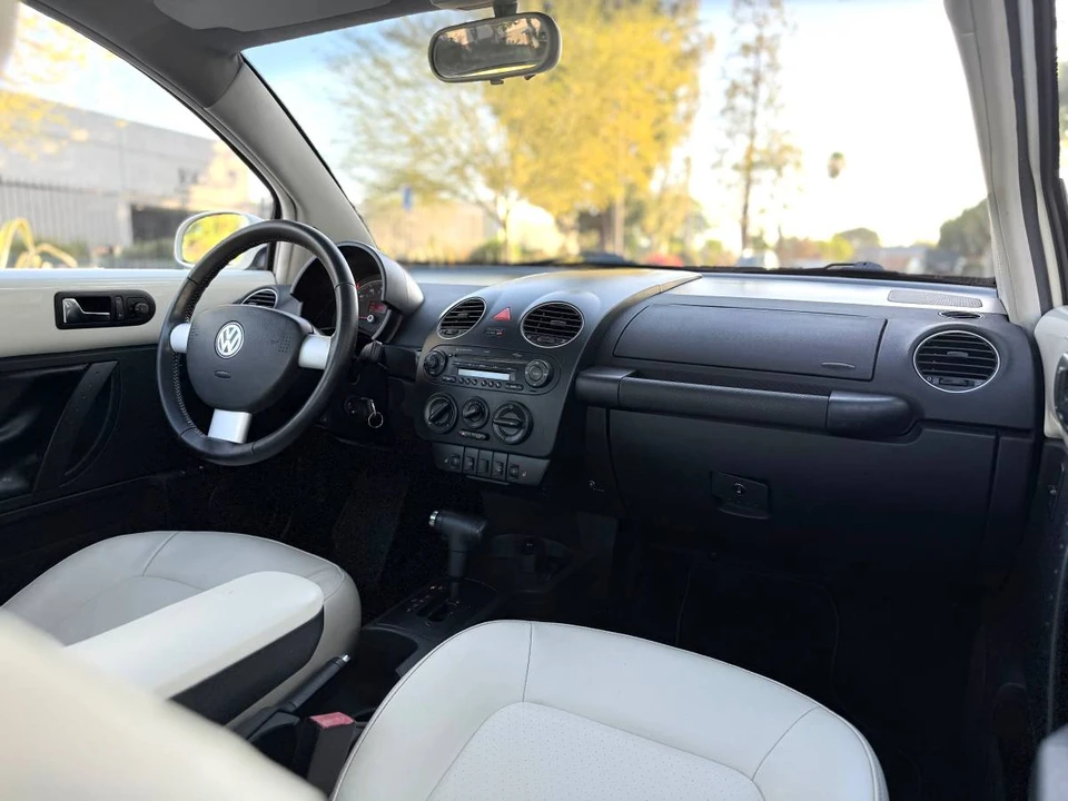 2008 Volkswagen New Beetle - Image 10 of 20
