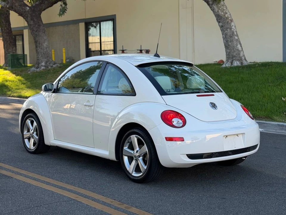 2008 Volkswagen New Beetle - Image 2 of 20