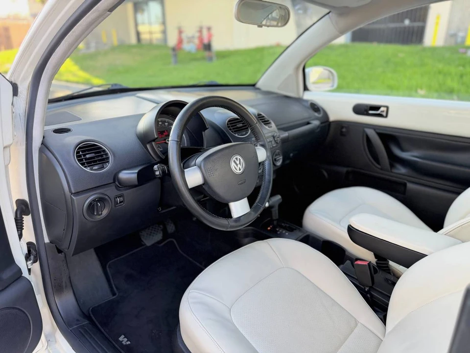 2008 Volkswagen New Beetle - Image 11 of 20