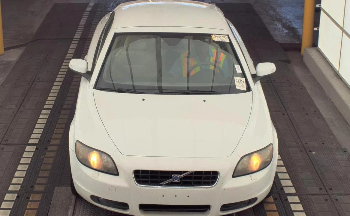 2008 Volvo C70 2nd Gen - Image 2 of 13