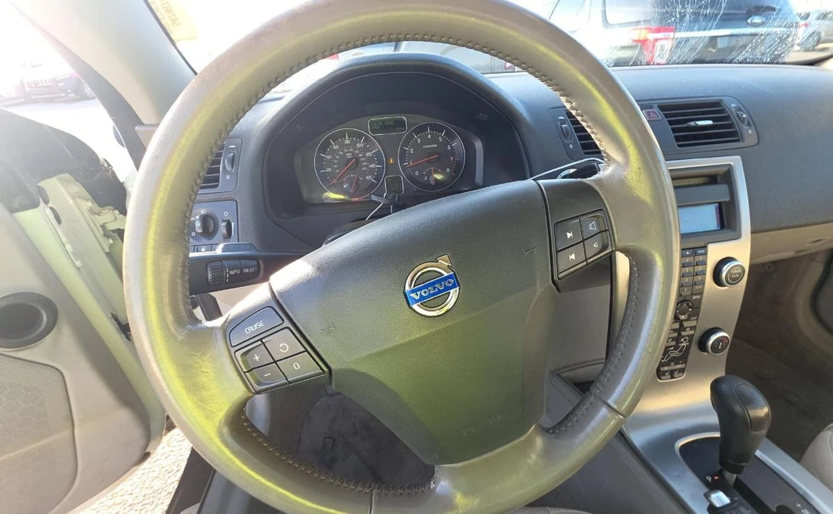 2008 Volvo C70 2nd Gen - Image 9 of 13